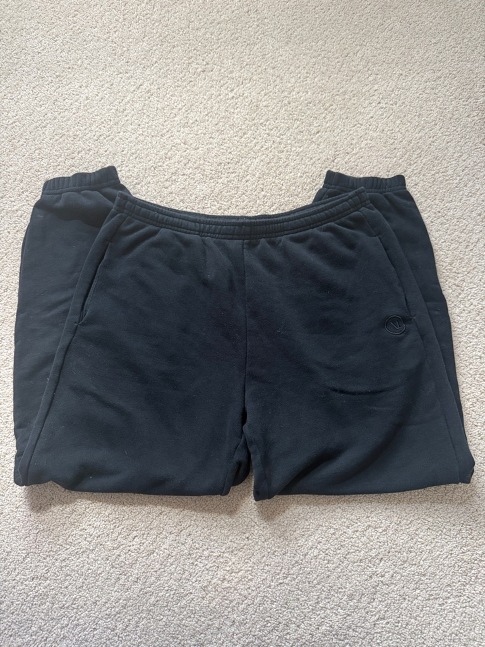 Vuori Sedona black joggers “the rise and shine”